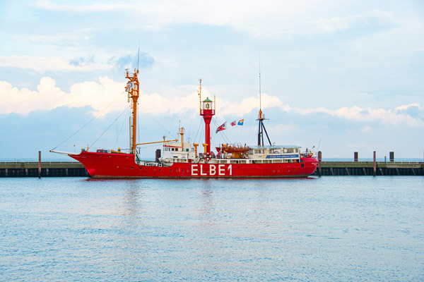 Schiff Elbe 1 auf der Elbe