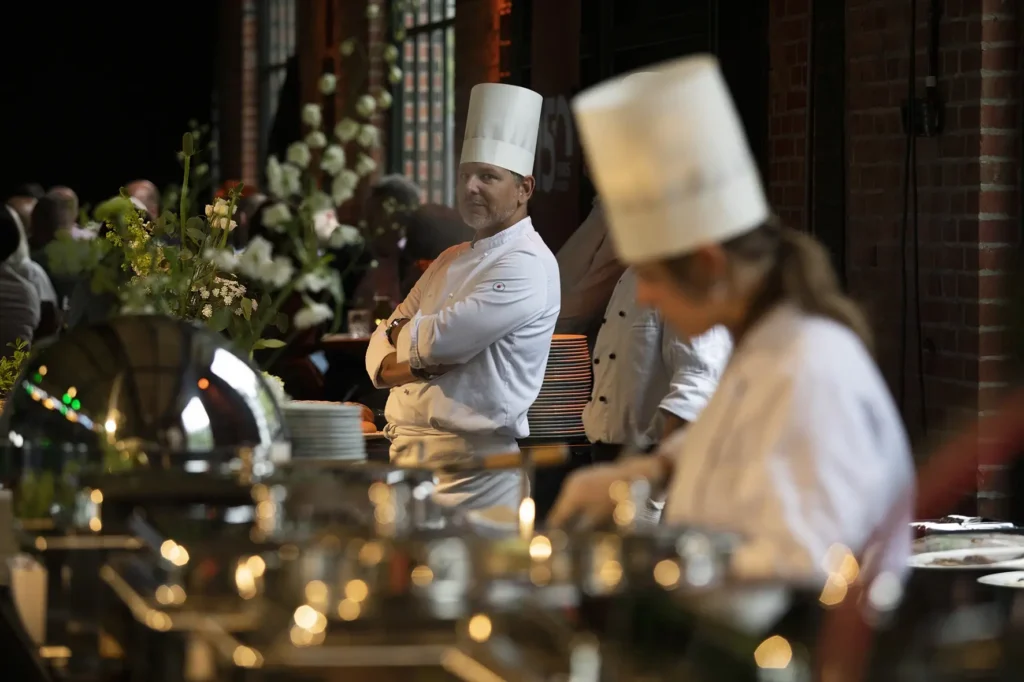 Nordisch inspiriertes Catering der Fischauktionshalle in Hamburg für ein Firmenjubiläum organisiert von der Eventagentur Hamburg